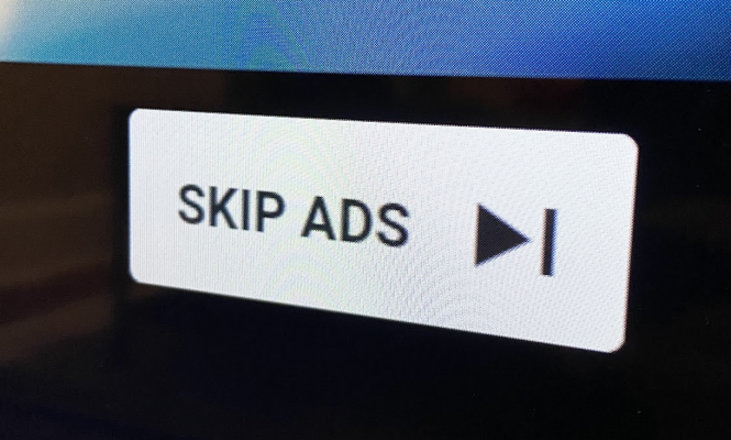 Botão de pular anúncios no YouTube fica menor