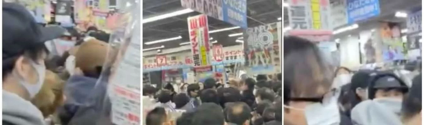 Busca por PS5 em Tóquio leva multidão turbulenta a varejista local